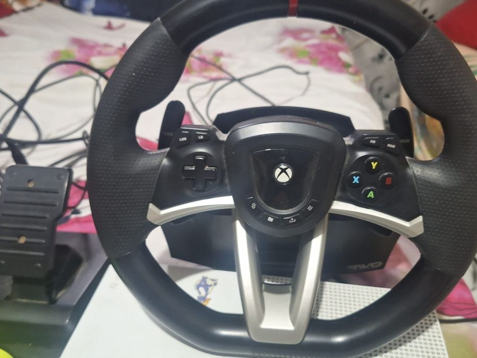 Vând Xbox one s cu volan
