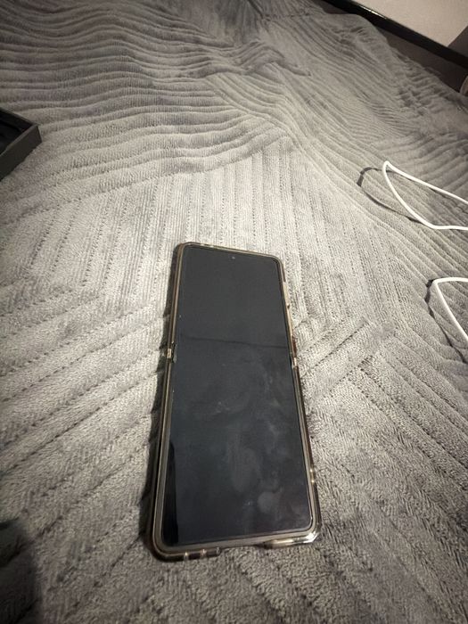 Продам Samsung Z Flip7