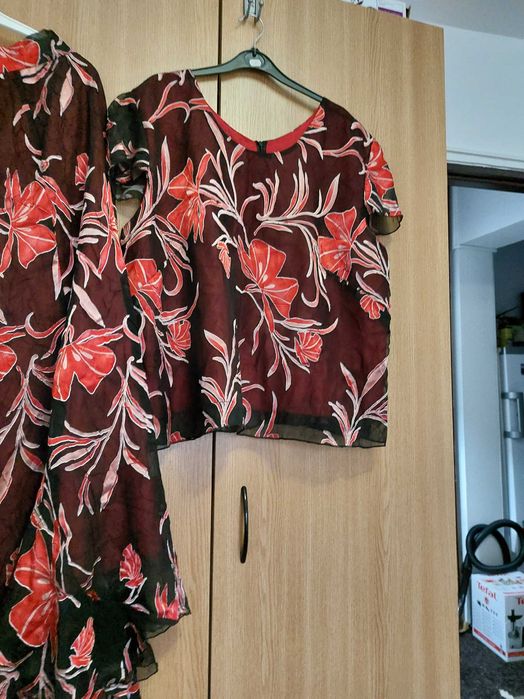 Compleu rosu cu negru