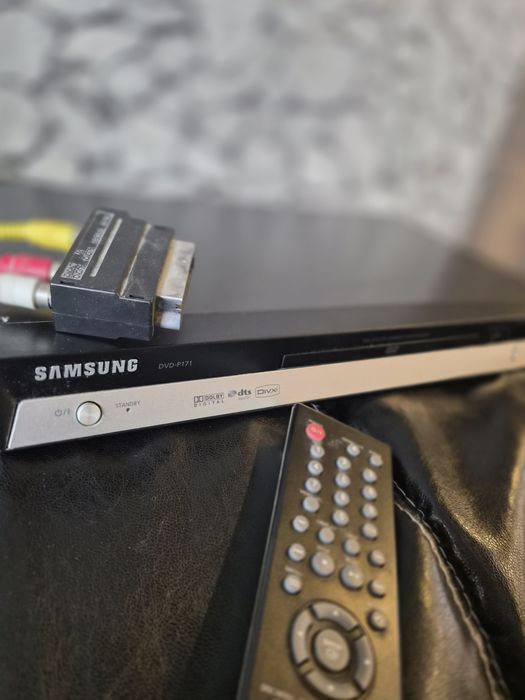 DVD Плейър Samsung + 18 DVD филма и детски анимации – комплект