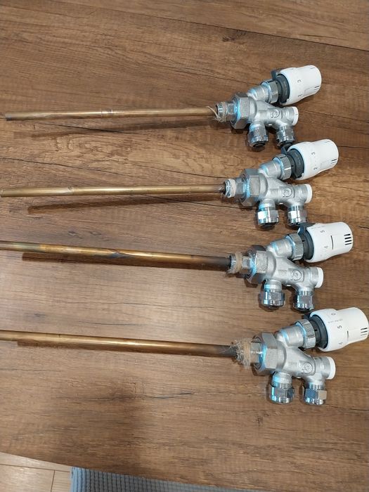 Кран с термоглава CALEFFI 4 броя, долно подаване и връщане.