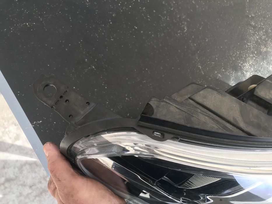 Десен фар за Toyota Proace