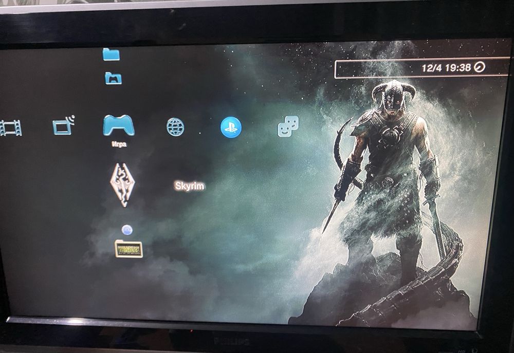 PS3 Slim 465GB+2 геймпада +40 игр