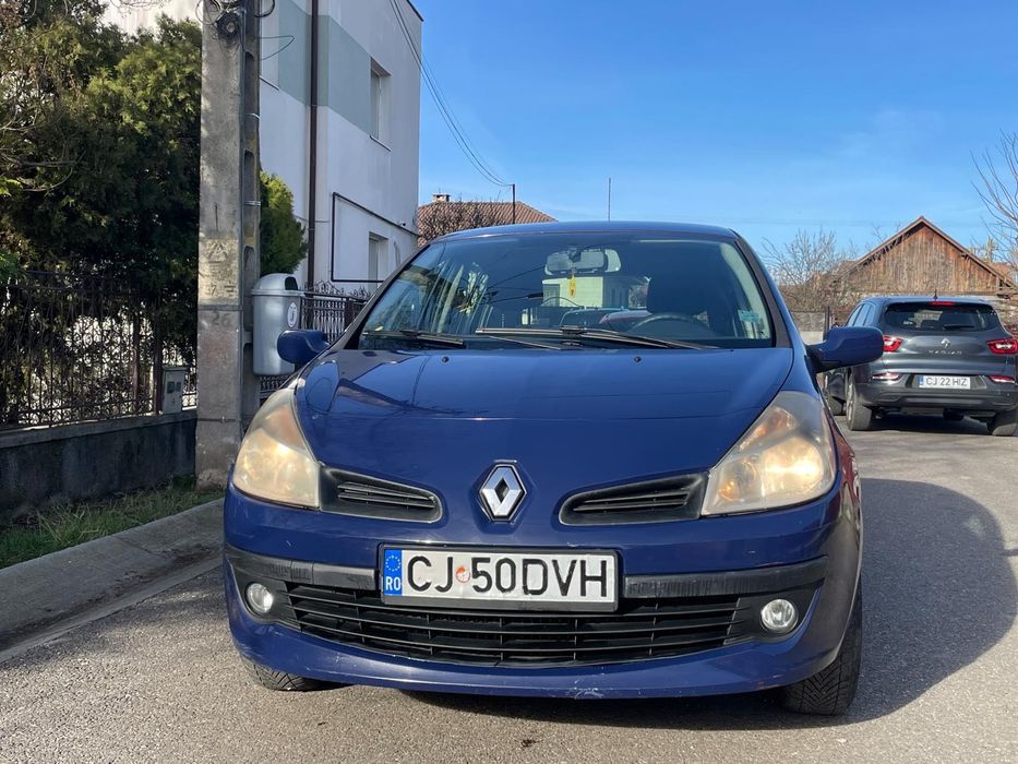 Renault Clio 1.5 DCI cu 2 seturi de genți și cauciucuri, iarnă și vara