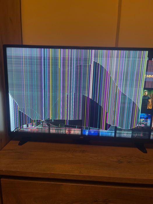 Телевизор  със счупен панел