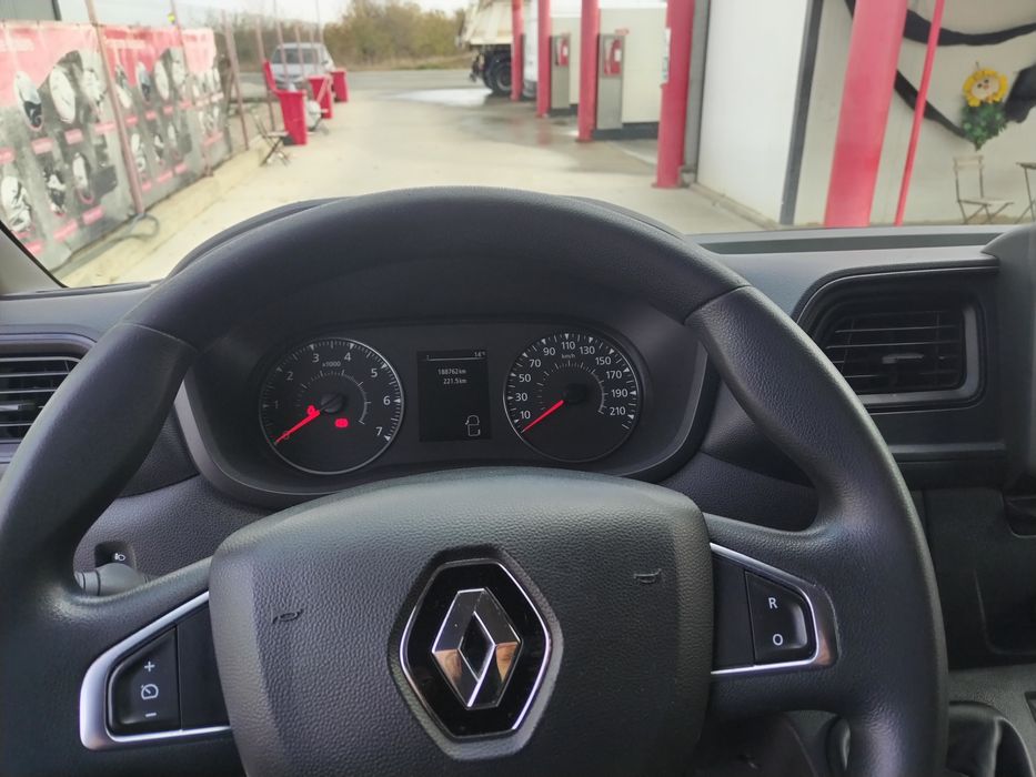 Renault Master înmatriculat recent Roo