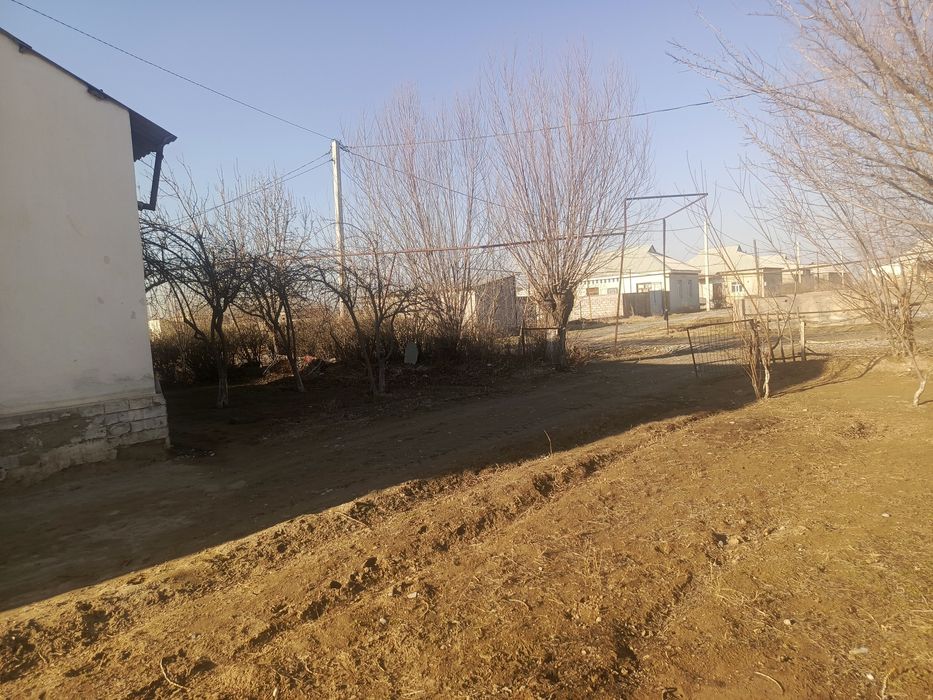 Участка ховли сотилади