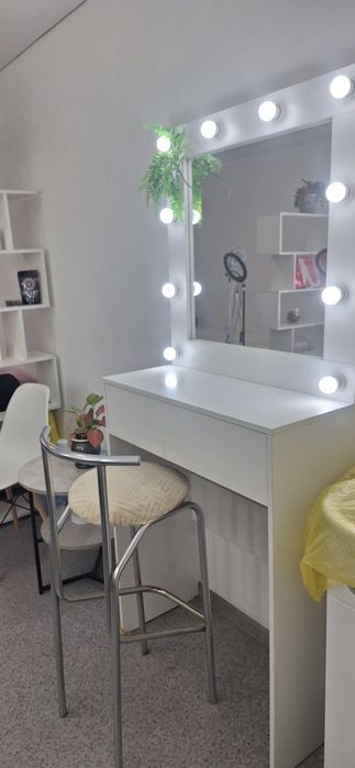 Сдается стол бровиста визажиста