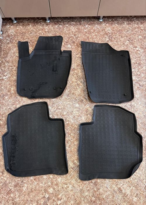 Продам полики для шкода рапид