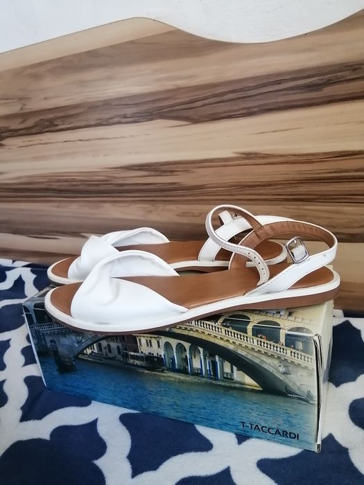 Продам женские сандали