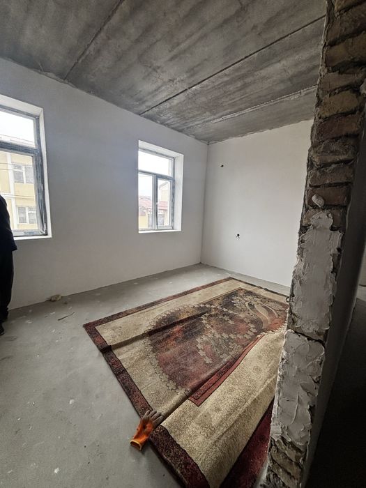 2 xonali uy sotiladi 68kv +podval68