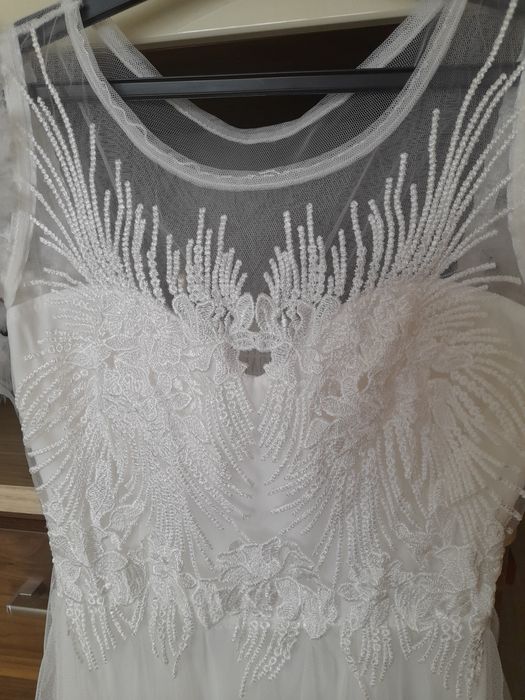 Дамска рокля с пера