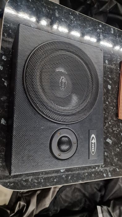 Сабвуфер в авто с проводами