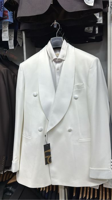 Белый смокинг