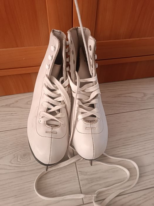 Продам фигурные коньки