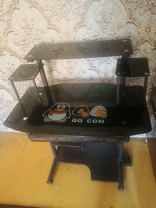 Продам стол компьютерный