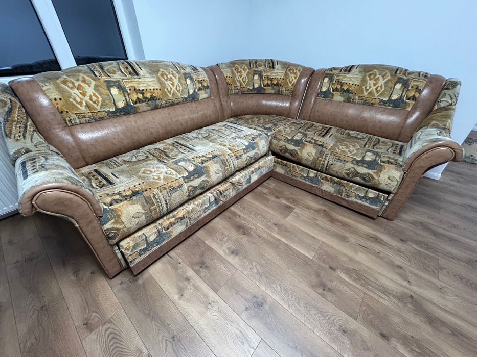 Canapea extensibila+fotoliu ;cadă pe colt
