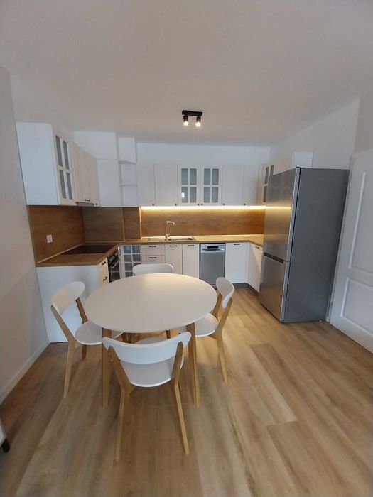 Дава под наем тристаен апартамент