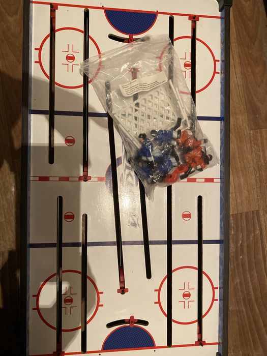 Продается игра настольная игра хоккей.