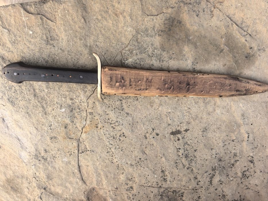 Стара кама с рогови чирени