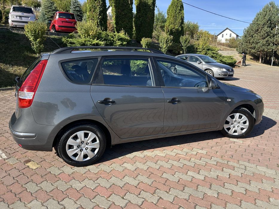 -Hyundai i30 facelift-1.6benzina-126cai-2009-euro4-adusa din germania-
