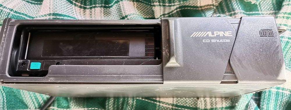 Alpine 5960 CD авто чейнджър, произведен в Япония