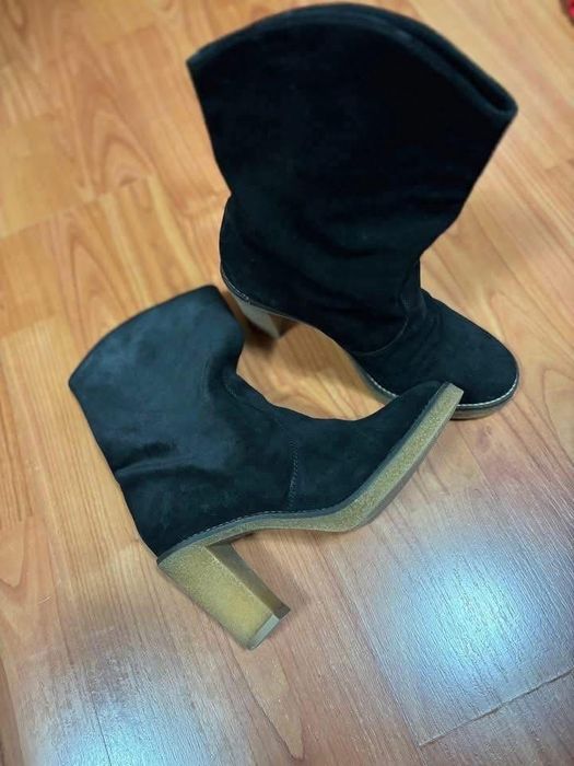 Ghete Cristhelen B. din piele intoarsa