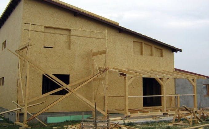 Construim căsuțe din lemn