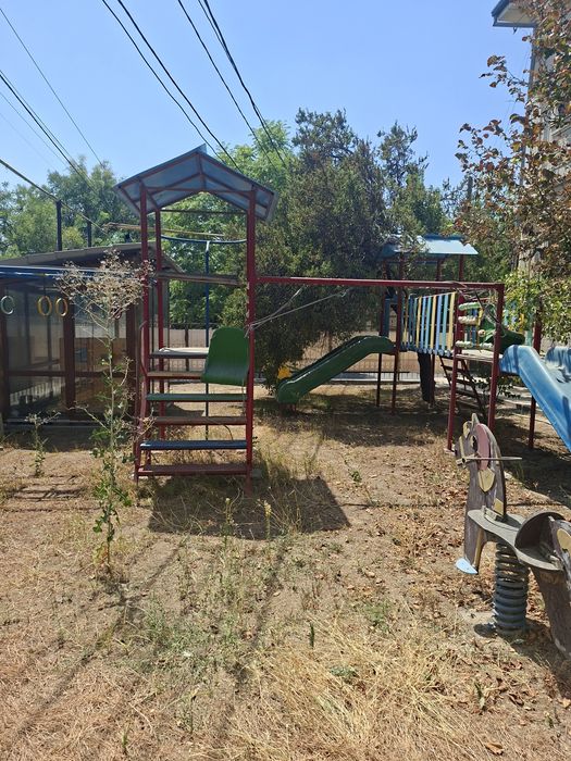 Продаю срочно игровую площадку.