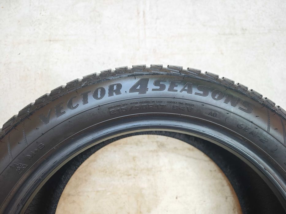 Anvelope 215/55/17 an 2022 all season M+S GOODYEAR Vector 4 Seasons fabricate in Franta