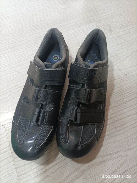 Velosport uchun oyoq kiyim sotiladi