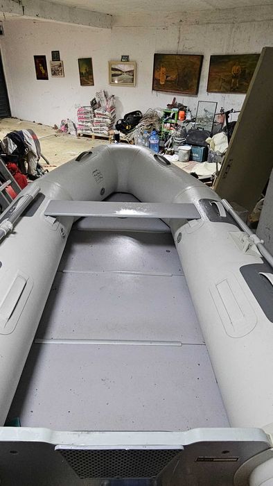 надуваема лодка Аква Марина 3.30 ,с надуваем кил