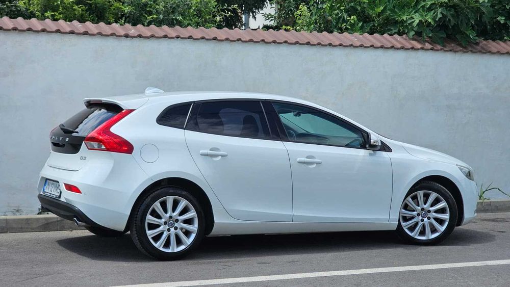 Volvo V40 Momentum PRO 2.0d3 150cp 2015 Manual BiXenon Virtual / Inmatriculat / TOP