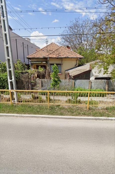 Casa cu beci, la strada principla in Podari, 4,5 km de Craiova