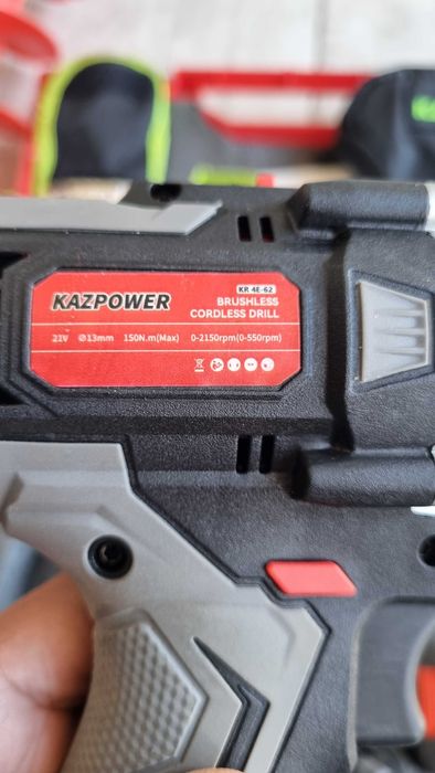 Шуруповерт  с буром