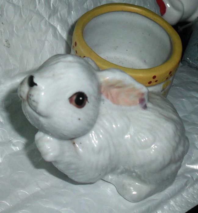 Порцеланови фигурки поставки за яйца