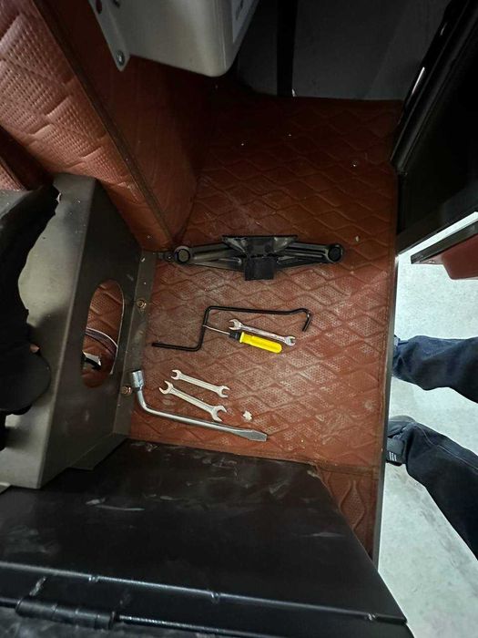 С кабиной трицикл ,2000 ват