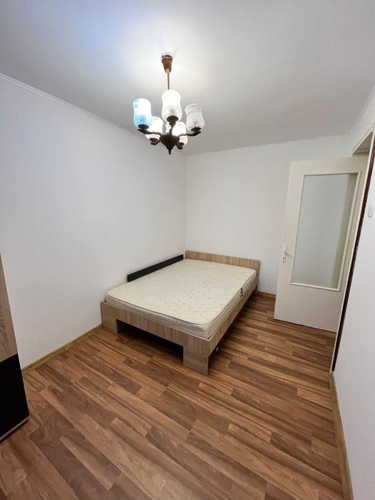 Inchiriez apartament 3 camere decomandate, central, BCR, Targu Neamt