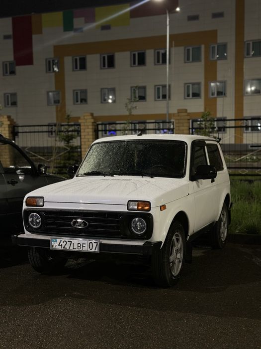 Продам ниву 2020год газ бензин идеал состаяниеторг у капота