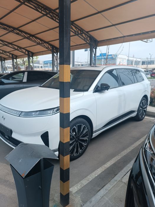 Dong feng 008 oq va qora ranglari bor