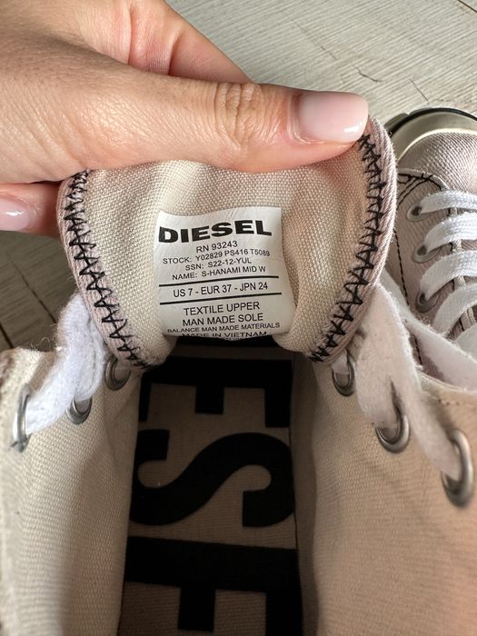 Tenisi inalti Diesel