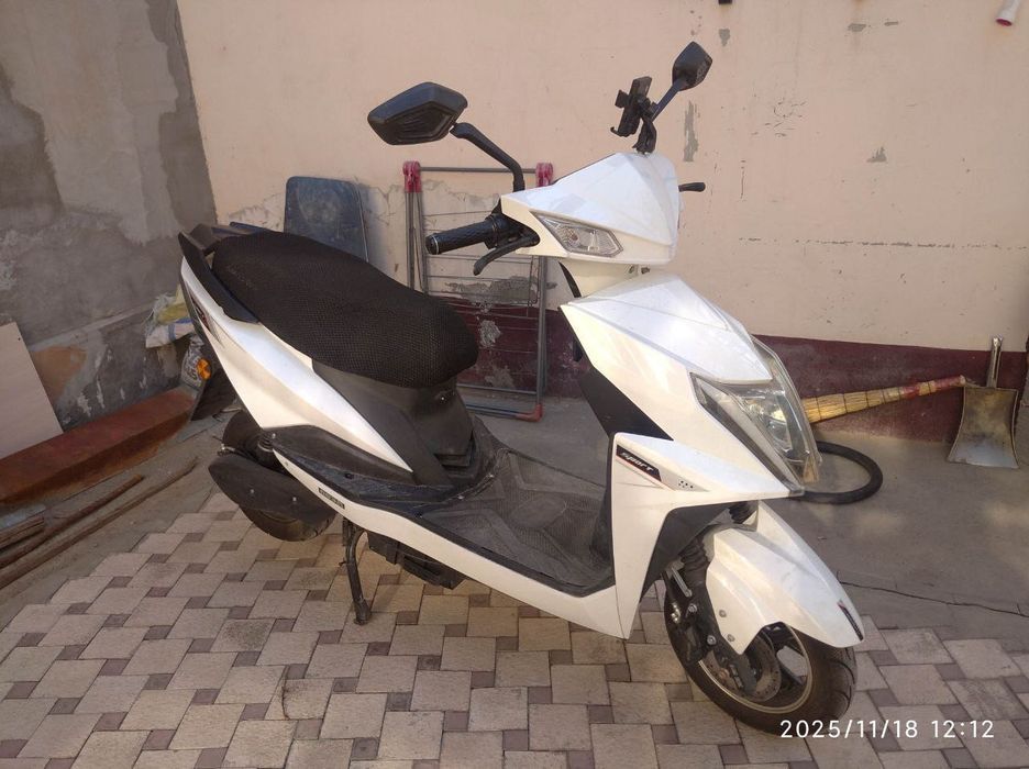 Elektr Skuter sotiladi