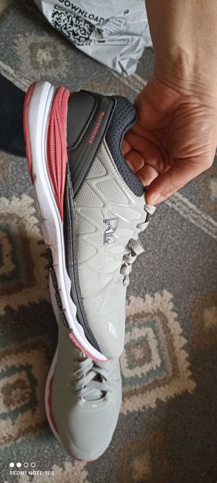 De vânzare încălțăminte unisex