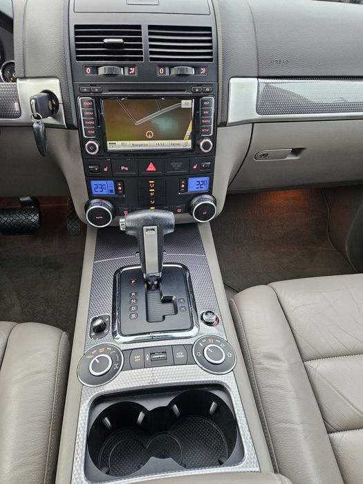 Vw touareg 3.0 tdi, 239 cp, model R line 2010, trapa,xenon,piele,navi