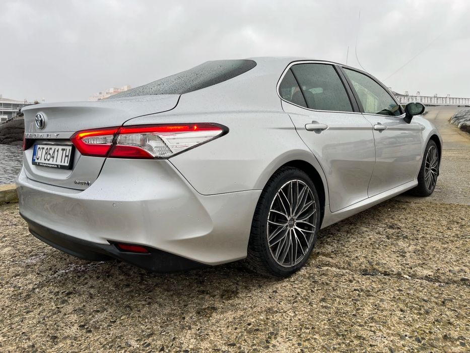 Toyota Camry 2.5  hybrid 2020