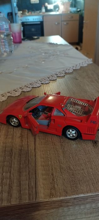 Vând mașinuță veche model ferrari F40
