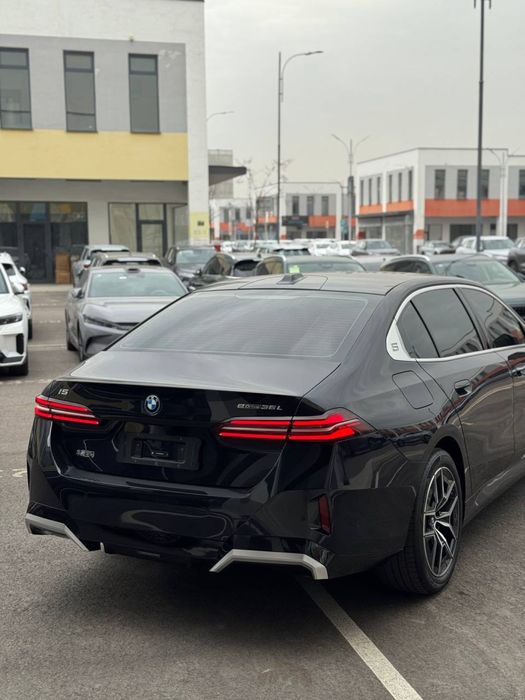 BMW i5 35L M -Sport 2024 yil
