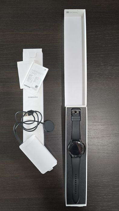 Samsung Galaxy Watch4 Classic, 46mm, varianta Bluetooth (BT), culoare neagră.