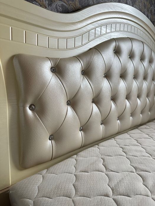 Кровать двуспальная