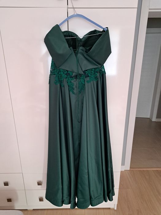 Тъмно зелена официална рокля